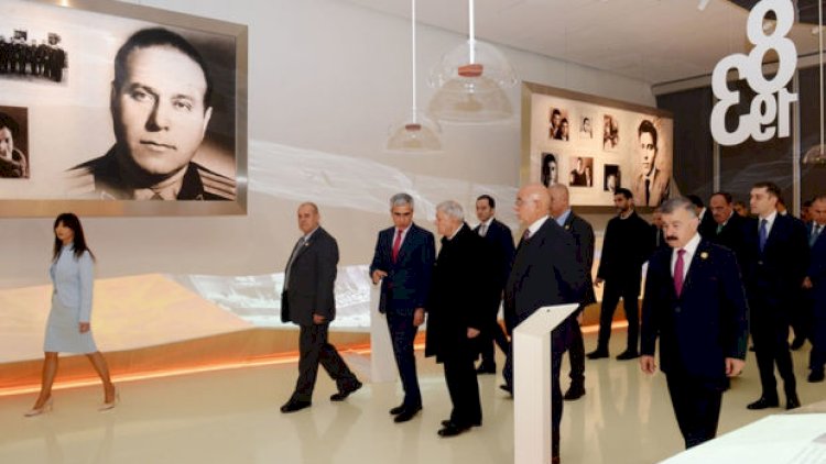    İraq Prezidenti Heydər Əliyev Mərkəzi ilə tanış oldu   