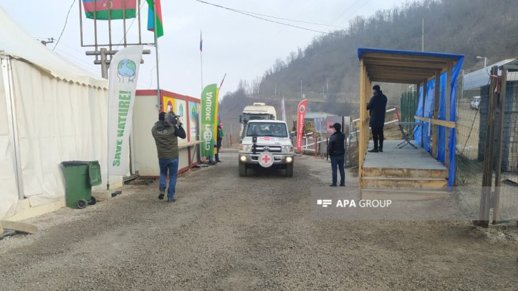    Qırmızı Xaçın 2 maşını Laçın-Xankəndi yolundan keçdi   