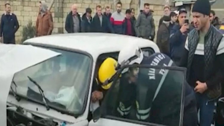    Əmircanda iki avtomobil toqquşdu: Sıxılı vəziyyətdə qalan vətəndaşlar xilas edildi   - Video
