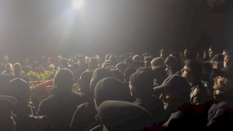    “Bu videoları Tehrana göndərib ənam alırlar” – İranın məzar ətrafındakı şousu   