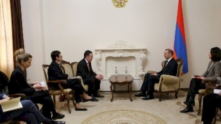    Qriqoryan fransalı elçini qəbul etdi   