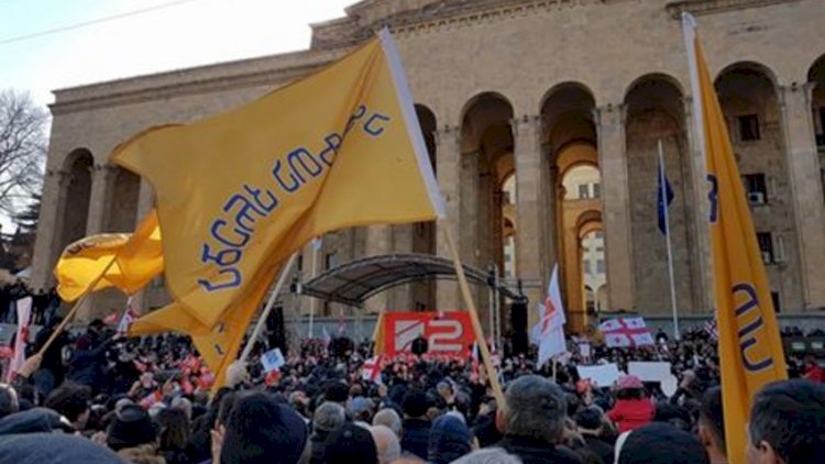    Gürcü qadınlar ayağa qalxdı: Tbilisidə və 10 şəhərdə...   