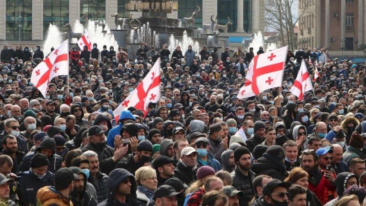    Tbilisidə saxlanılan etirazçılar arasında azərbaycanlılar da var?   
