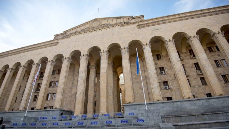    Gürcüstan parlamenti qalmaqallı qanunu geri götürdü - Səsvermə   