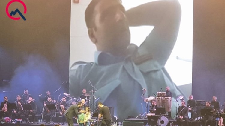    Mahsunun konsertində şəhid Anarın ifası... - Video   