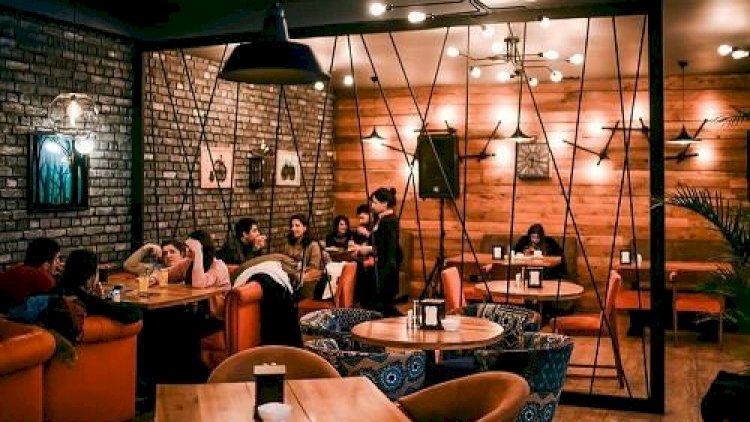    Azərbaycanda iki əmioğlu qadın müğənniyə görə həbs edildi   
