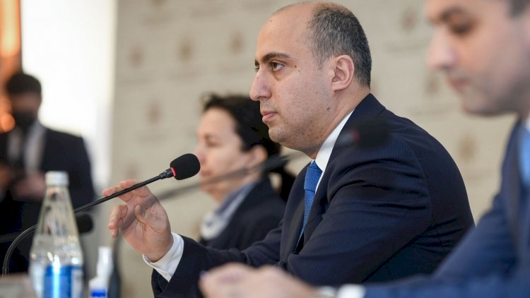    Yenə narazılıq, yenə ritorik suallar, yenə çıxılmazlıq   