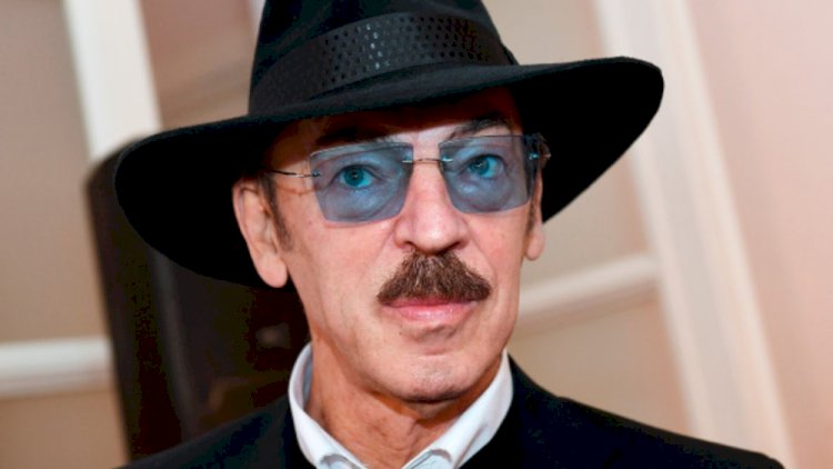    Boyarski səhnə ilə vidalaşır   
