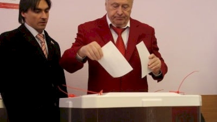    Jirinovskinin pencəyi satışa çıxarılır   