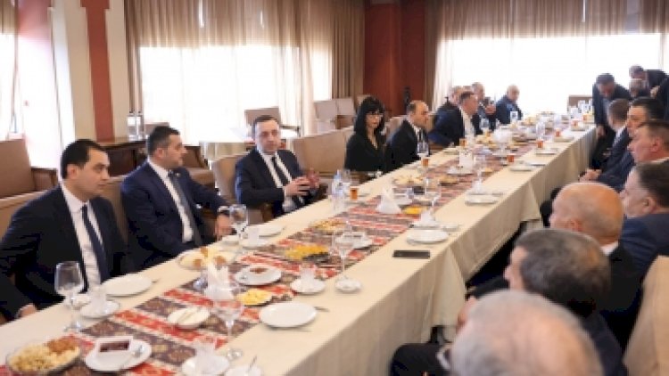    Qaribaşvili Marneulidə azərbaycanlılarla görüşdü   