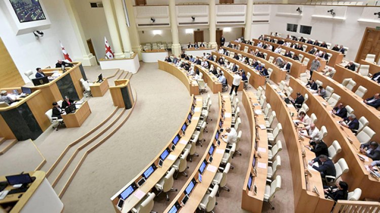    Gürcüstanda 5 deputatın mandatı ləğv edildi    