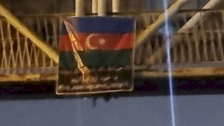    İranda bu şəhərlərdə Azərbaycan bayrağı qaldırılıb   