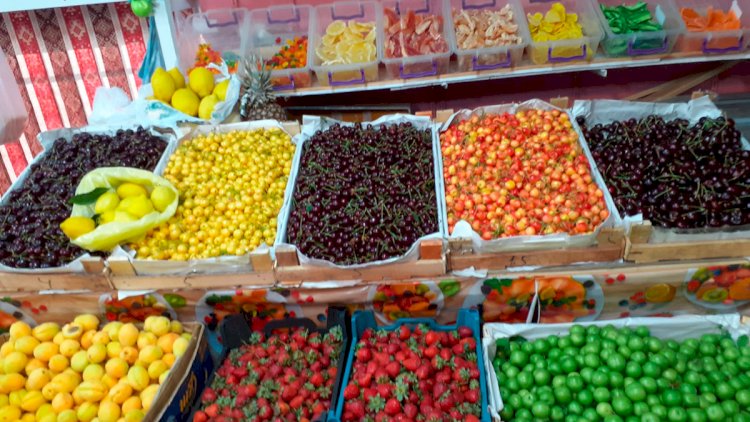    Bazarda fantastik qiymətə satılan meyvələr    