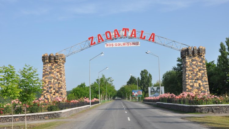    Azərbaycanda məktəbli qızlar arasında dava: Məsələyə polis qarışdı   