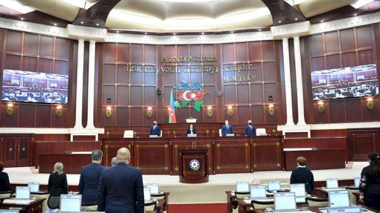    Milli Məclisin iclası başladı, İnam Kərimovun hakim təyin edilməsinə baxılacaq   