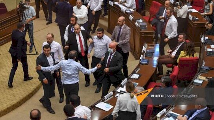    Parlamentdə dava salan erməni deputat saxlanıldı   