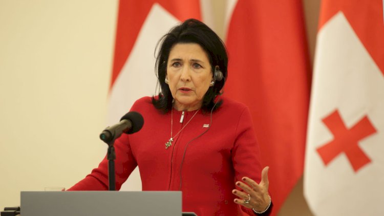    Gürcüstan prezidenti hökuməti yıxdı-sürüdü   