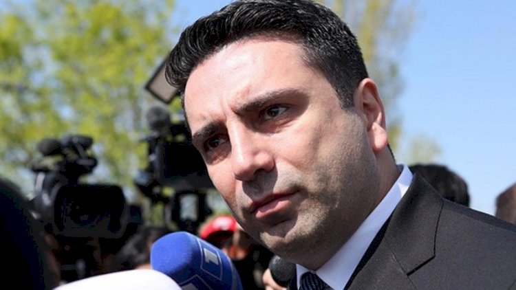    Ermənistan parlamentinin sədri İrəvanda vətəndaşın gözünə tüpürdü   
