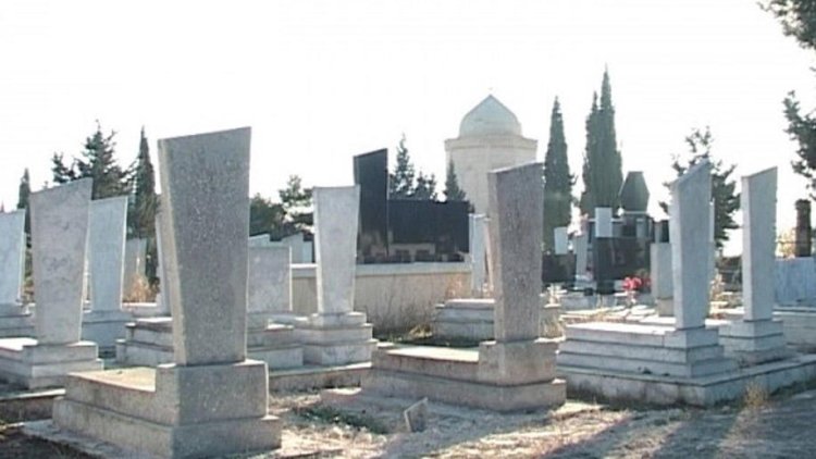   Ölü basdıran uşaqlar: Azyaşlıları qəbiristanlığa aparmaq olar?   