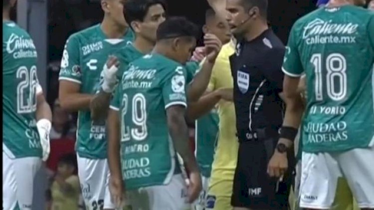    Futbolçunu vuran hakimə 12 oyunluq cəza verildi    