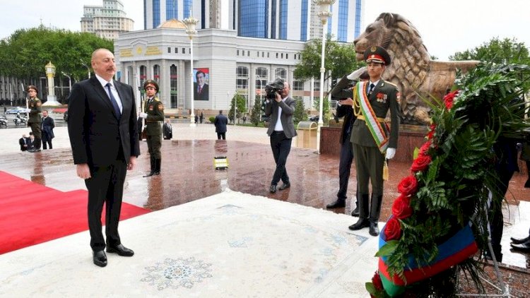    İlham Əliyev Düşənbədə İsmoili Somoni abidəsini ziyarət etdi   