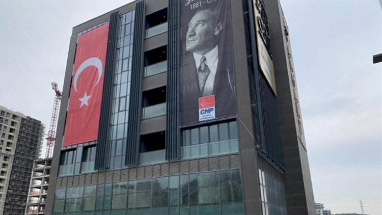    CHP-nin binasına silahlı hücum edildi   