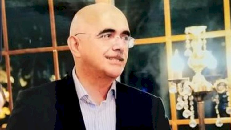    İş adamı yüksək vəzifəli məmurun maşınına hücum edib   