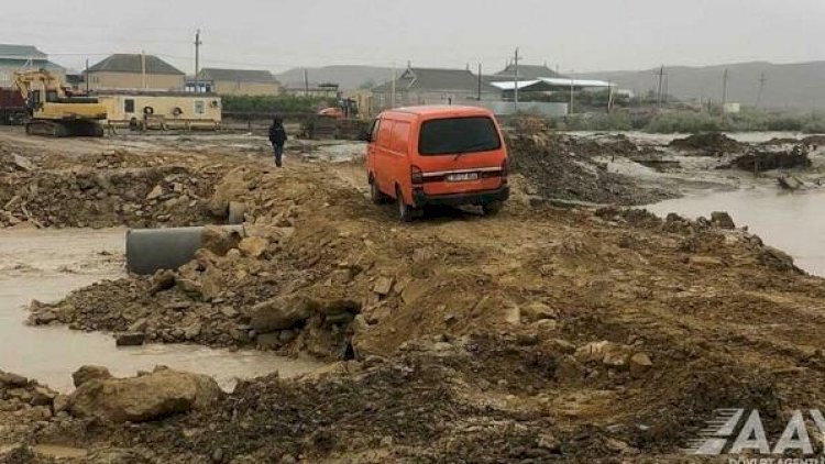    Bakının bu qəsəbəsi suyun altında qaldı   