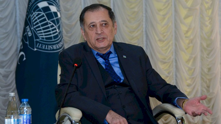    “Deyəcək ki, get, işinin dalınca, özüm bilərəm, nəyi sevim, nəyi sevməyim”   