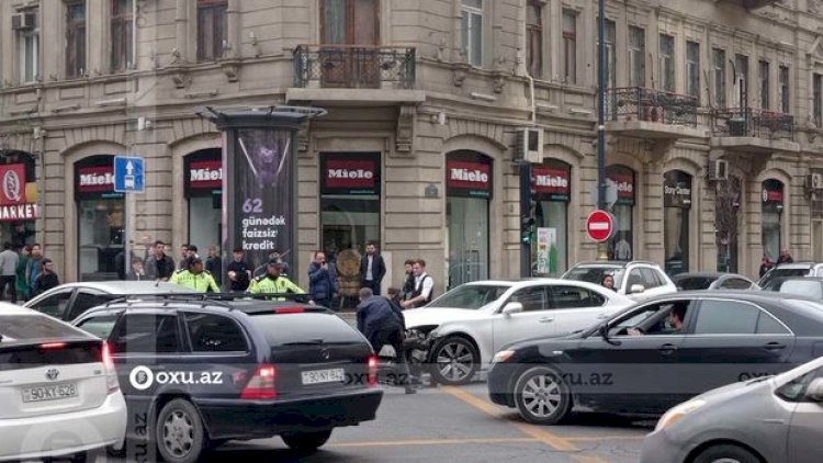    Bakının mərkəzində baş vermiş qəza yolda tıxac yaratdı - Fotolar   