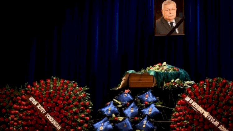   Prezident və xanımı Azərpaşa Nemətovun vida mərasiminə əklil göndərdi   