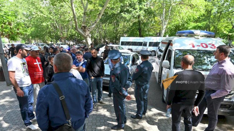    Erməni valideynlər etiraz aksiyası keçirir   
