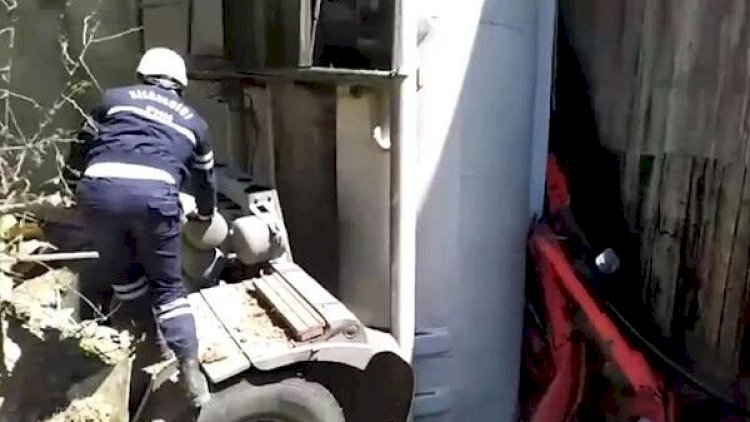    Qəbələdə yanacaqdaşıyan maşın körpüdən aşdı - Video   