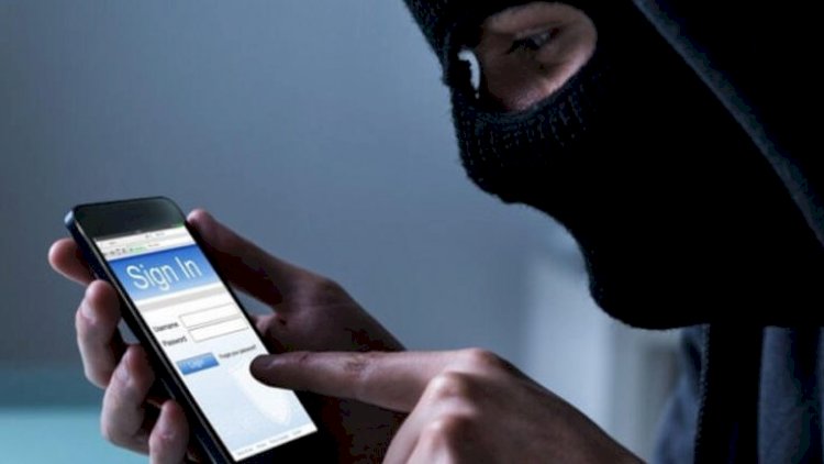    Telefonlarımızı həmişə dinləyirlər?   