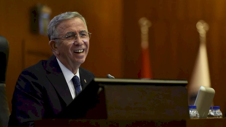    Mansur Yavaş əlinin öpülməsinə icazə vermədi   