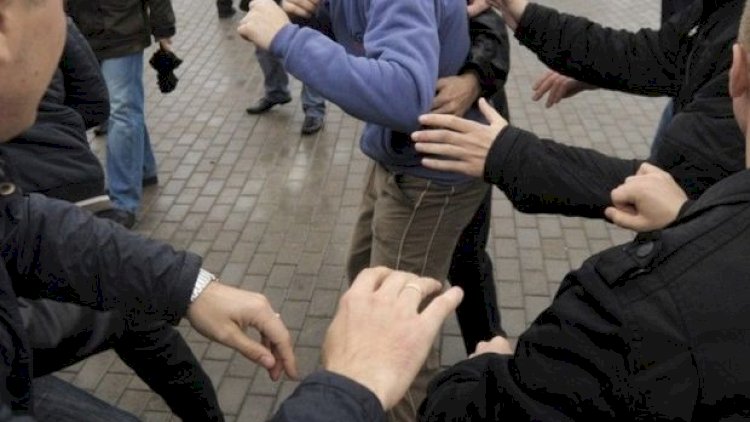    Üç universitetin tələbələri arasında dava:   Bıçaqlanan var