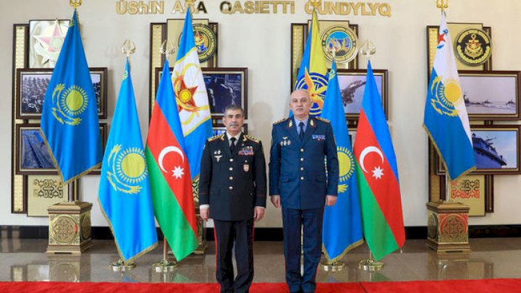    Müdafiə naziri qazaxıstanlı həmkarı ilə görüşdü   