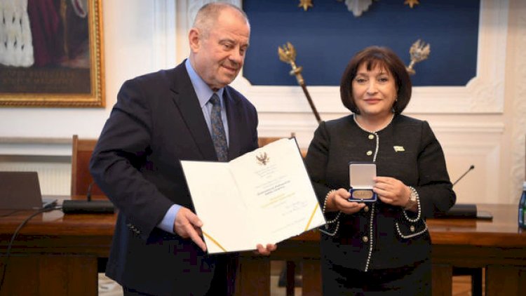    Sahibə Qafarova Varşava Universitetinin Fəxri diplomu və medalı ilə təltif olundu   