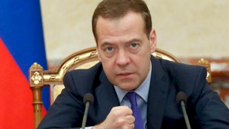    Medvedev Almaniyanın müdafiə nazirini Berlində parad keçirməklə hədələdi   