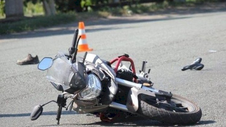    Biləsuvarda motosiklet ağaca çırpıldı, sürücü öldü   
