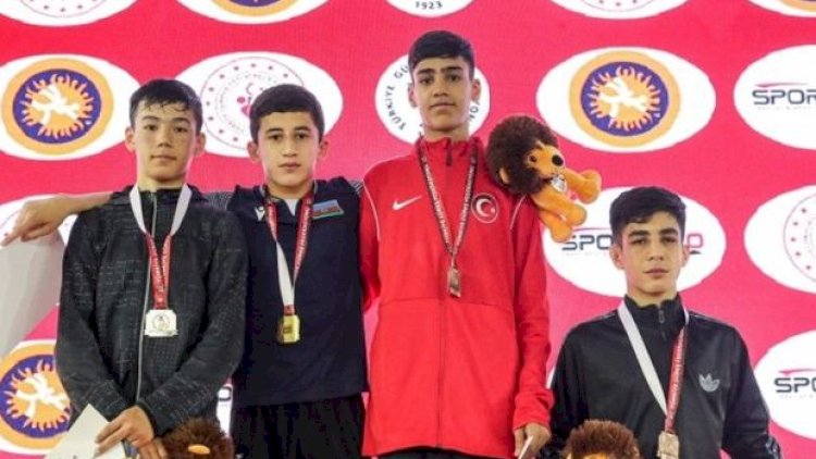    17 yaşadək güləşçilərdən ibarət millimiz “Zəfər Kuboku”nda çempion oldu   