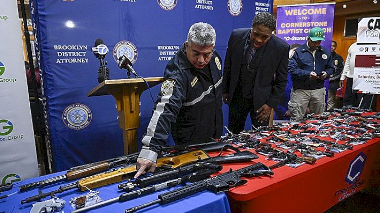    Silahı təhvil ver, 500 dollarlıq hədiyyə kartı al   
