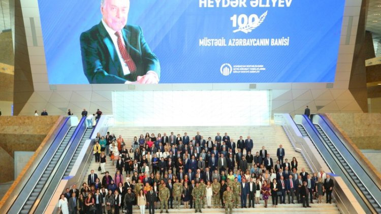    Heydər Əliyevin 100 illik yubileyinə həsr olunan konfrans keçirilib   - Fotolar