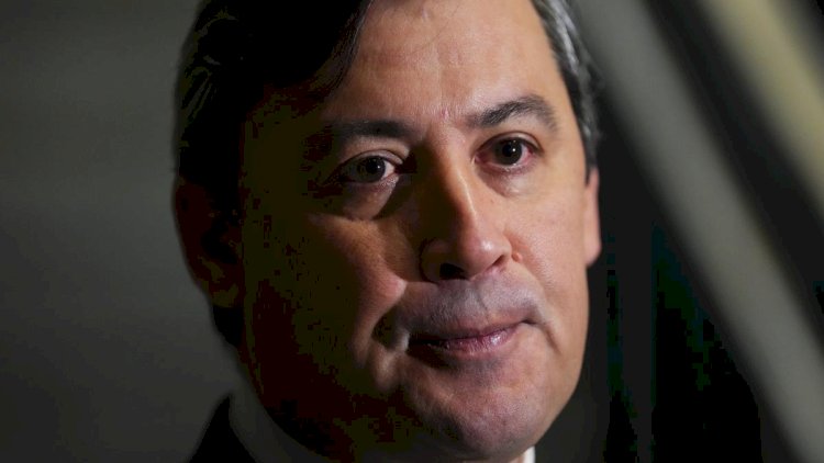    Çinli diplomat Kanadadan qovuldu   