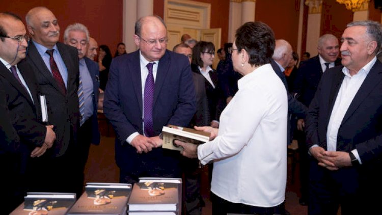    Elmira Axundovanın Heydər Əliyevə həsr etdiyi kitabın təqdimatı keçirildi - Fotolar   