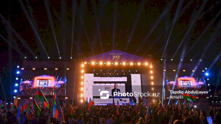    Heydər Əliyevin 100 illik yubileyi ilə əlaqədar bulvarda konsert başladı - Fotolar   