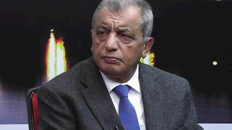    “Bu kişilər çöldə toyuq, evdə xoruz olurlar” - Yazıçıdan ağır sözlər   