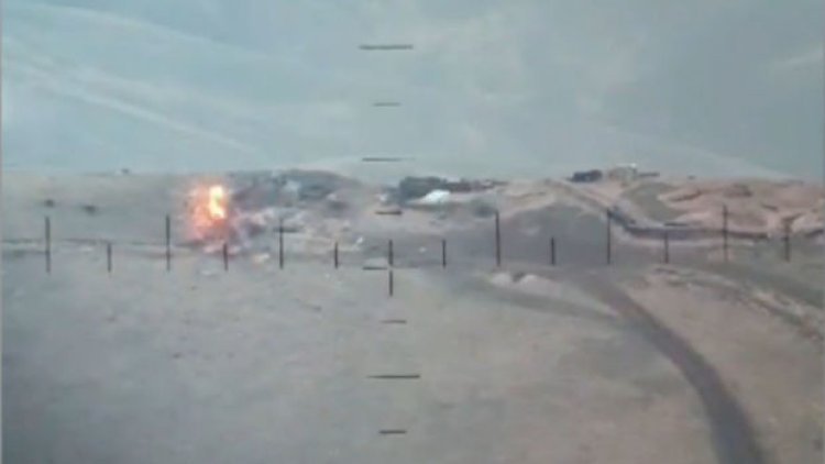    İçərisində düşmənin canlı qüvvəsi olan yük maşınının ordumuz tərəfindən vurulma anı - Video   