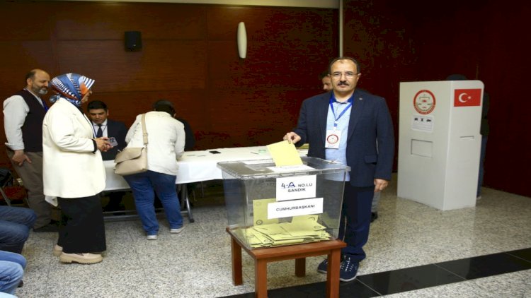    Türkiyə səfiri səs verdi    