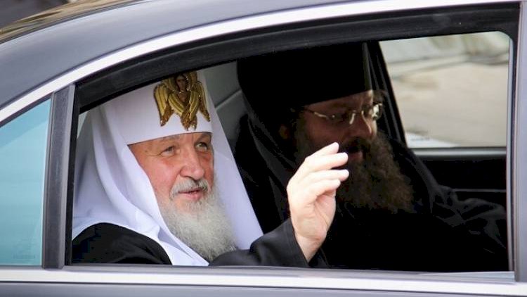    Patriarxın maşını qəzaya düşdü   